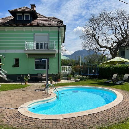 Vila Lesce With Heated Outdoor Pool Экстерьер фото