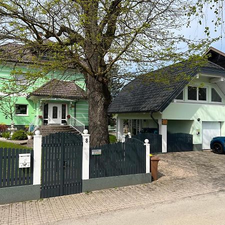 Vila Lesce With Heated Outdoor Pool Экстерьер фото