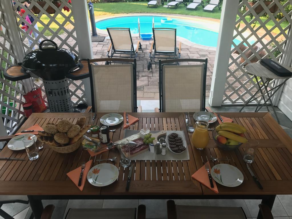 Vila Lesce With Heated Outdoor Pool Экстерьер фото
